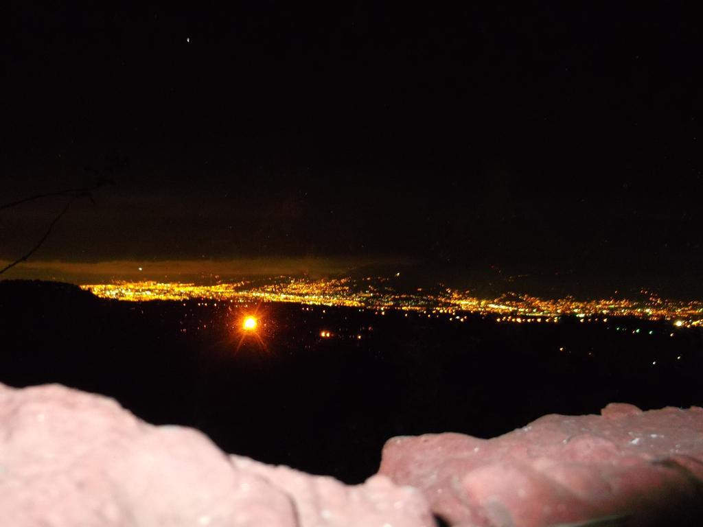 Hotel Las Fresas Del Volcan Poas Sabana Redonda Quarto foto